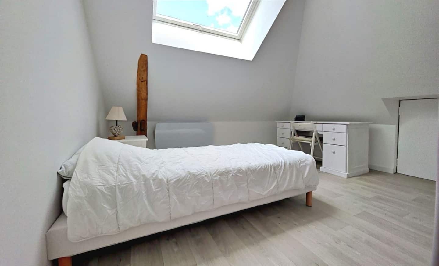 Chambre 6 avec lit simple